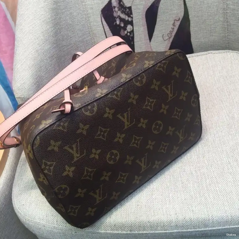 19B570402 Bags LV 0513